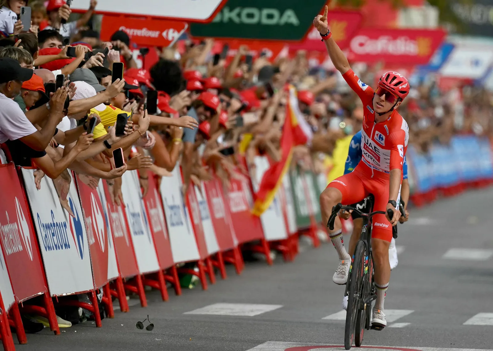 Tadej Pogacar wins stage six of Vuelta a España after descent scare image 1