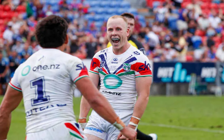 Luke Hanson celebrates with teammates after scoring. Newcastle Knights v One NZ Warriors. NRL Rugby League, McDonald Jones Stadium.