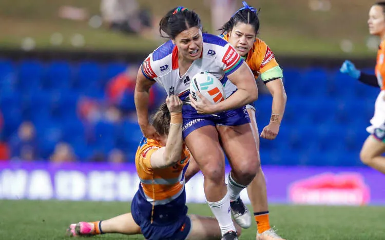 Shakira Baker in possession. Newcastle Knights Women v One New Zealand Warriors Women.